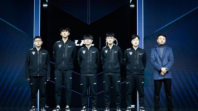 推动青少年 推动青少年